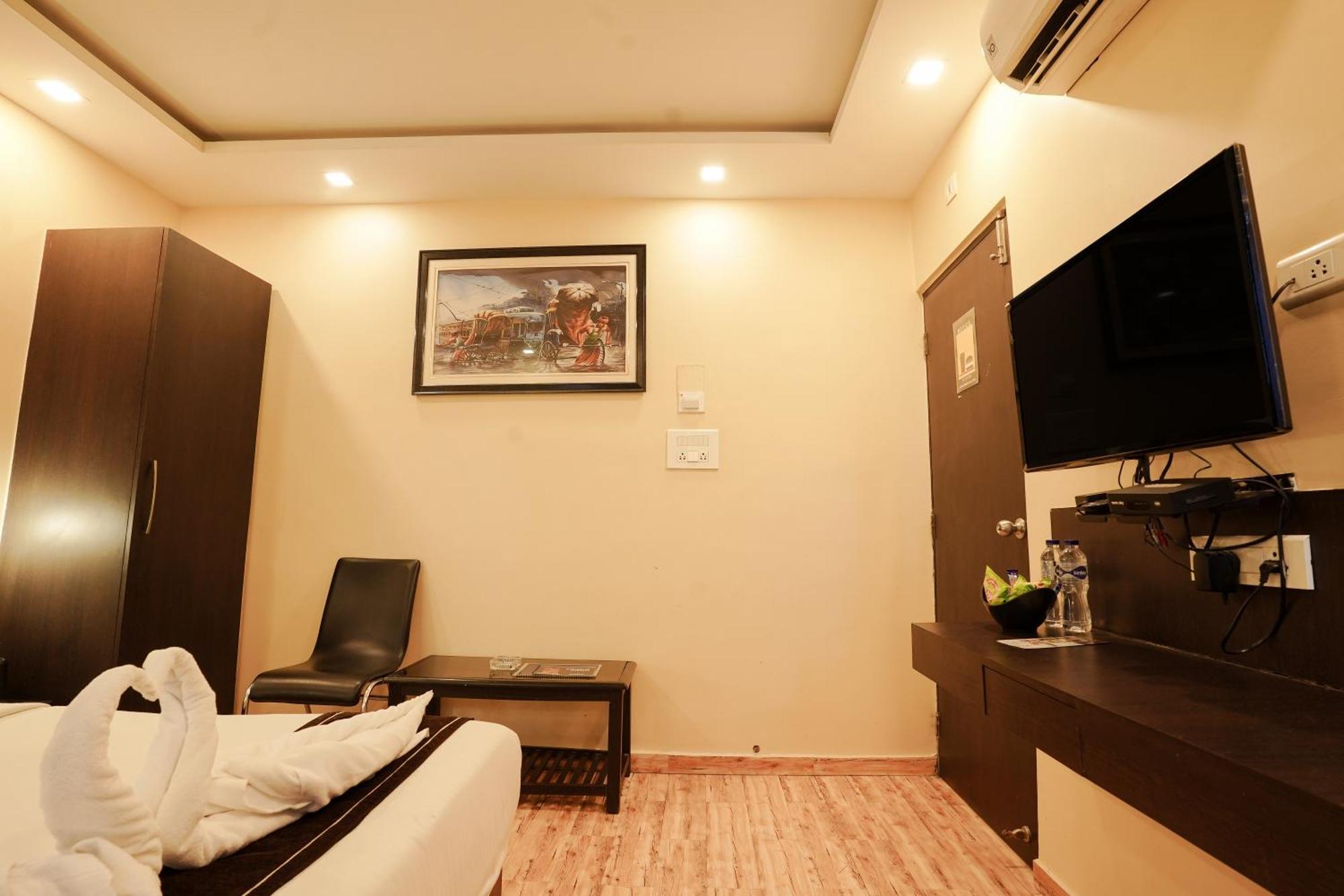 Hotel Sheldon International Near Science City Колката Екстериор снимка