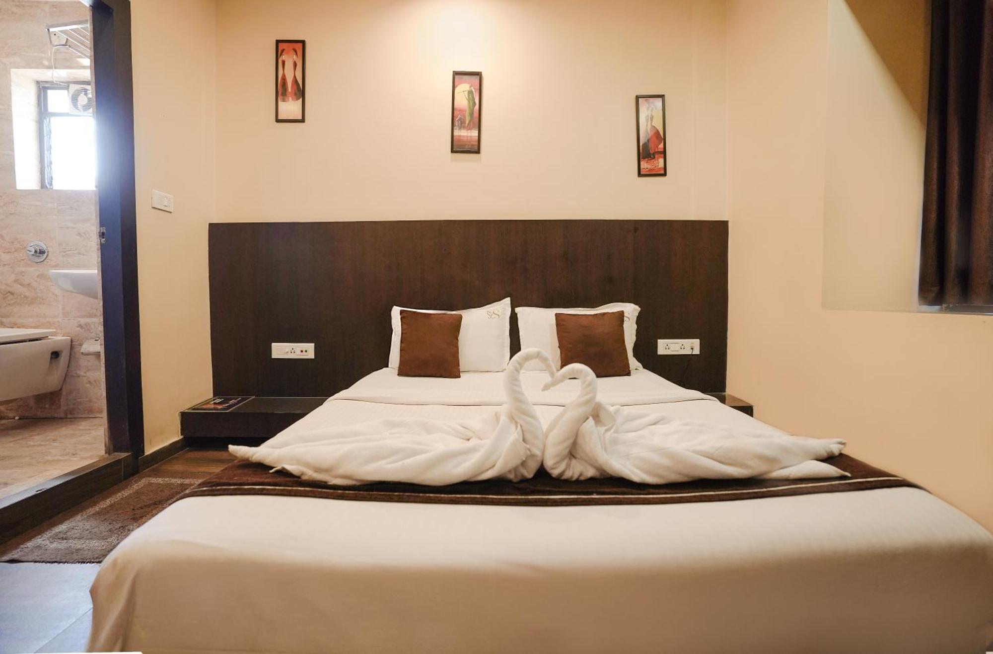 Hotel Sheldon International Near Science City Колката Екстериор снимка